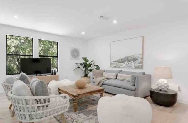 Stylish home 15 minutes from S Congress and ACL