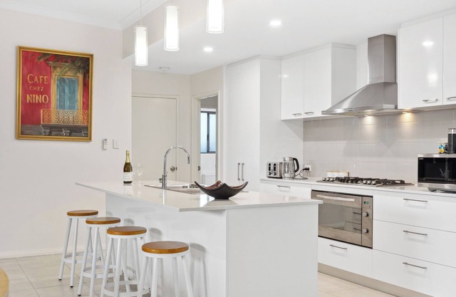 Stylish Home in Wannanup – Close to Estuary & Beach - MIDDAY CHECK OUT