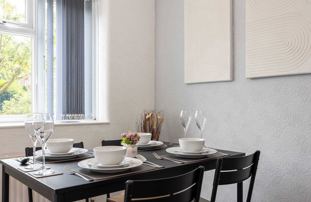 Modern & Spacious 2 Bed Home w Garden in Liverpool