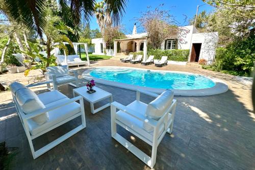 Stylish Ibiza Villa Near Beaches Private Pool & Lush Garden