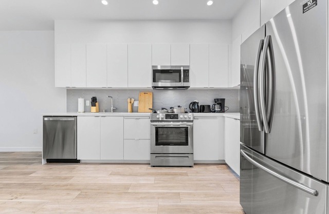 Stylish LA Studio Prime Location