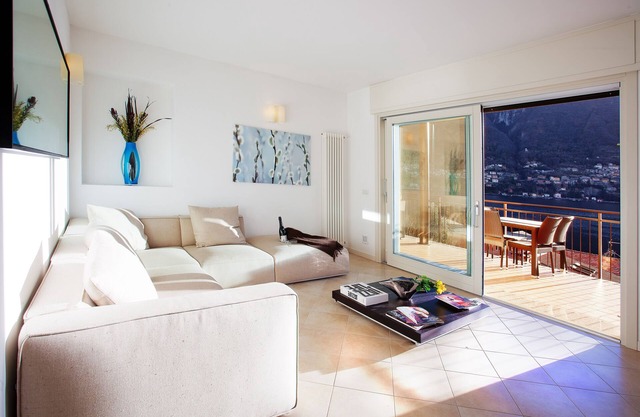 Elegante apartamento con vistas al lago con jardín