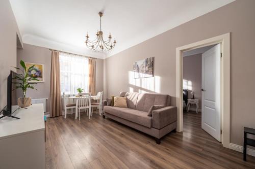 Stylish Latvian Classic 1-Bedroom Apartment Near City Center, Parks & Public Transport Links
