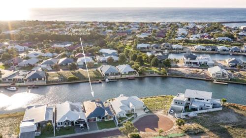Stylish Marina-Front Getaway