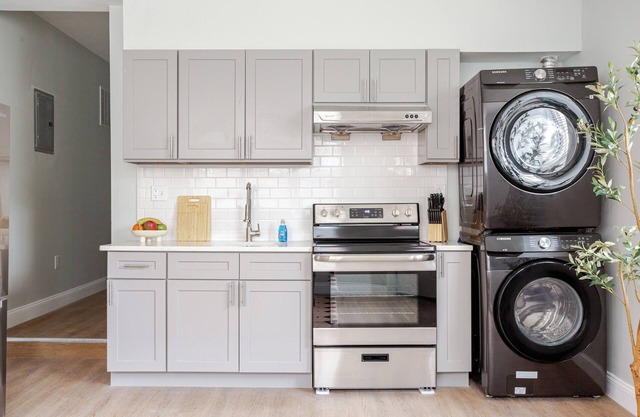 Stylish Minimalist Stay in City Center