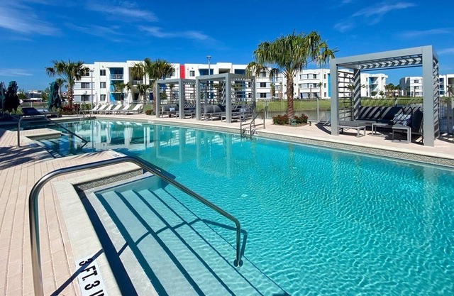 Stylish & Modern 3Bed/2Bath Apartment with Premium Amenities