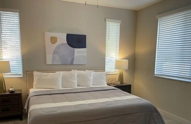 Stylish & Modern 3Bed/2Bath Apartment with Premium Amenities