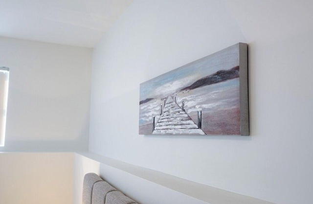 Stylish, Modern 3BR in Moncton