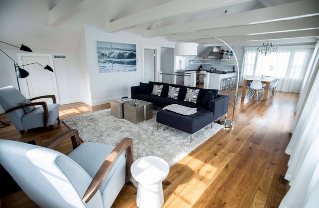 Elegante casa de playa moderna de 4 dormitorios con vista al agua