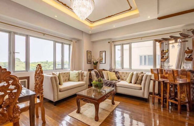 Stylish & Modern Condo in McKinley Morgan Suites