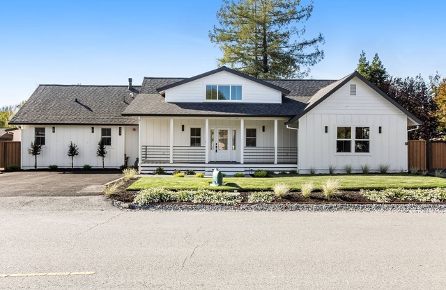 Stylish Modern Farmhouse with Private Pool, Outdoor Kitchen, Game Room & WiFi