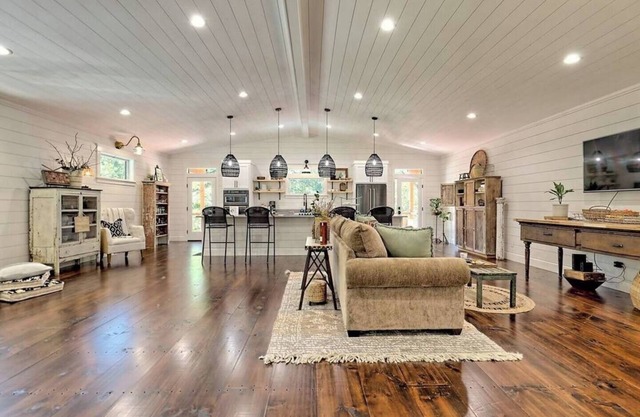 Stylish Mountain Escape -by Chatuge Home Concierge private, firepit