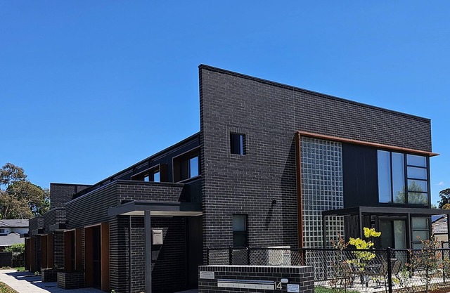 Stylish new 4bedrm Townhouse with 2 secured basement cars space+free wifi