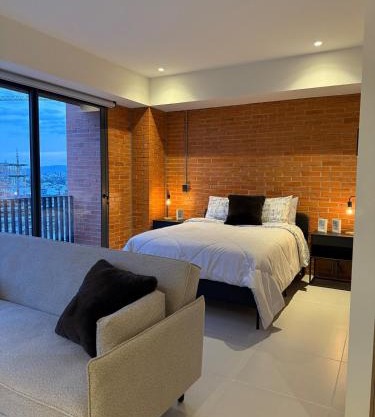 Stylish New Loft in Financial Zone and Downtown