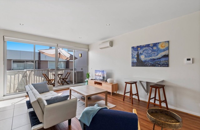 Stylish North Melbourne Stay, Minutes to CBD