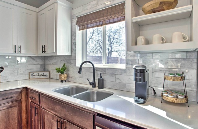 Stylish OKC Farmhouse w/ Garden - Close to OU
