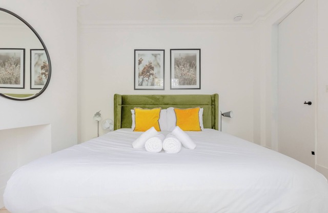 Stylish open-plan 2BD Flat, Sleeps 6, Hackney