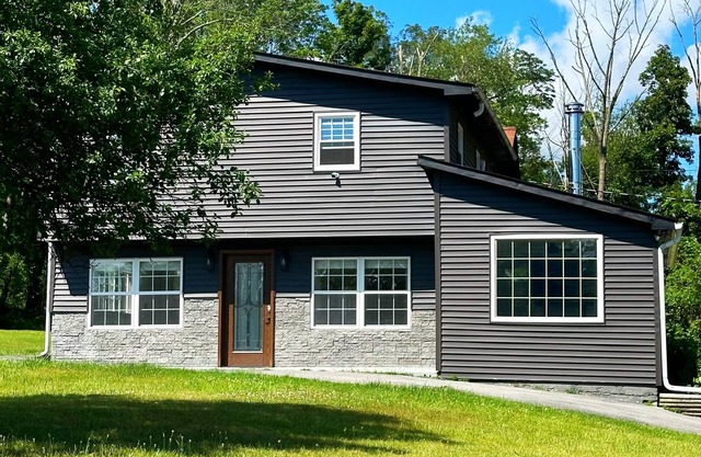Stylish & Peaceful Getaway on 3 Private Acres