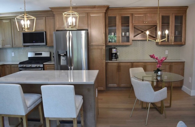 Stylish Renovated Ranch, 4 Bed/ 3.5 Bath, North Troy in Private Cul-de-Sac