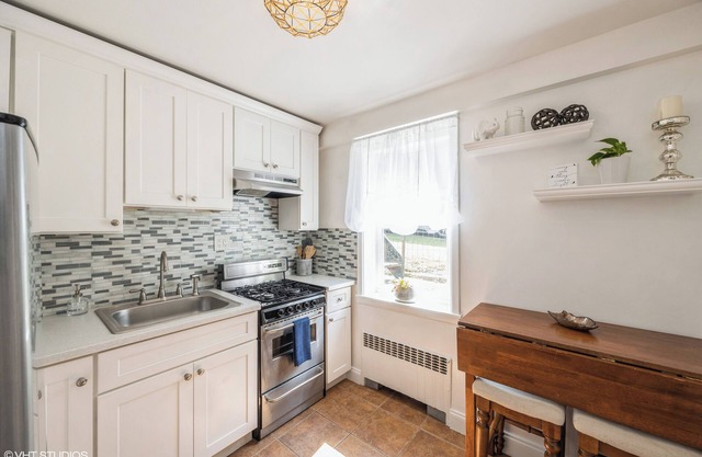 Stylish Retreat Blocks to Vibrant Bronx-Yonkers Pub Scene; 25 Minutes to NYC