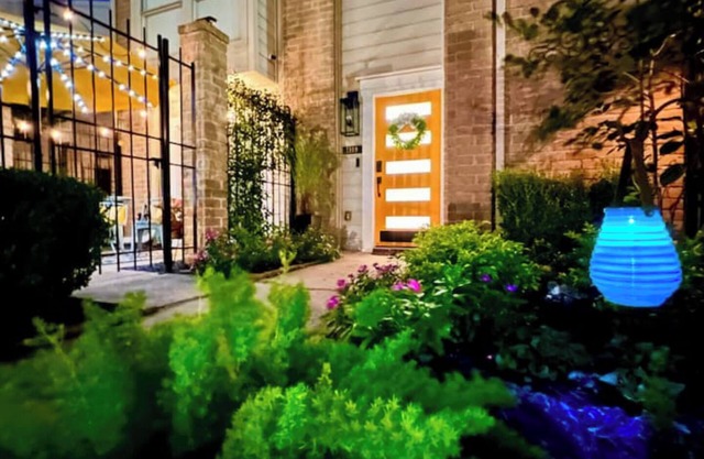 Stylish Retreat 5-Star Location, Deck & Pool!
