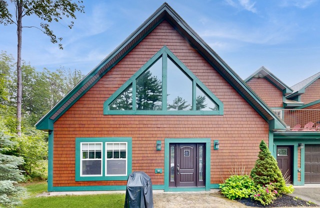 Stylish Retreat Near Town & Slopes W/ Stone Fireplace, Game Room & Fast WiFi