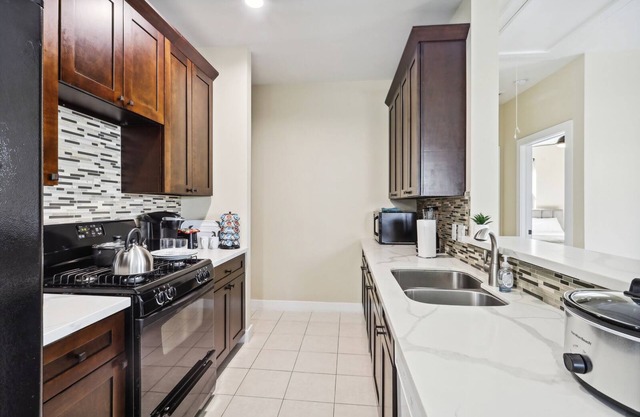 Stylish Retreat Near Med Center and Downtown