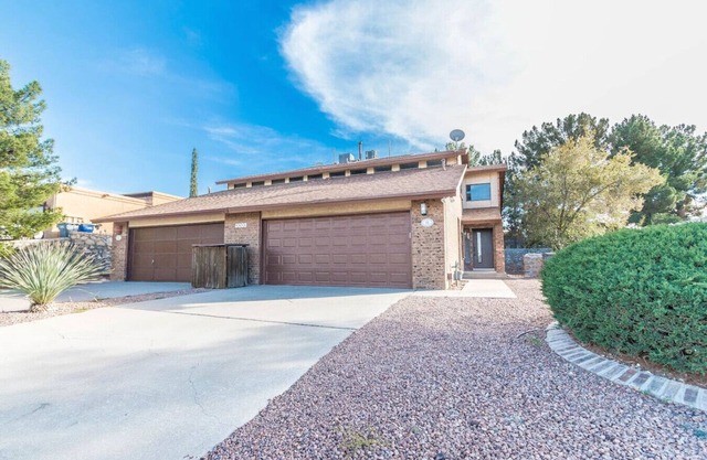 Stylish Retreat w/ Private Patio, King Bed and BBQ
