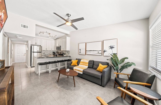 Stylish Riverfront Villa W/ Private beach access, Fire Pit, & BBQ Grills