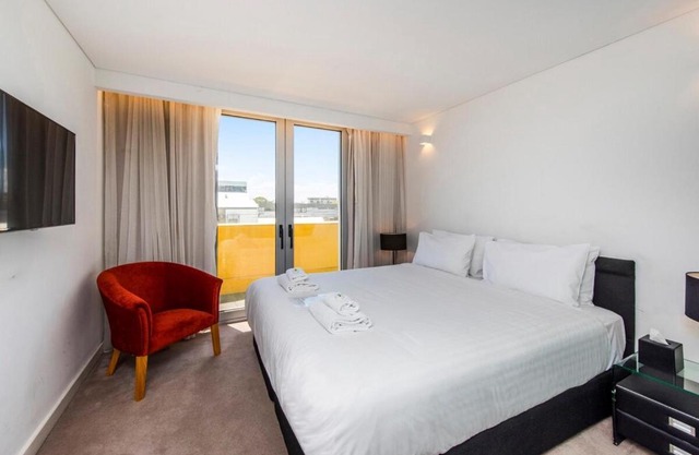 Stylish Room - Enjoy City Views on Rooftop Terrace