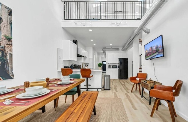Stylish & Roomy Full House Dtwn