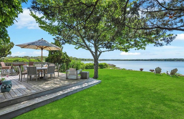 Stylish Southampton Waterfront Escape: Private Beach, Panoramic Bay Views &.