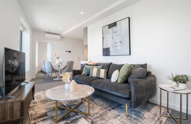 Stylish Southbank 2bd Epic Views Rooftop Gym, Pool