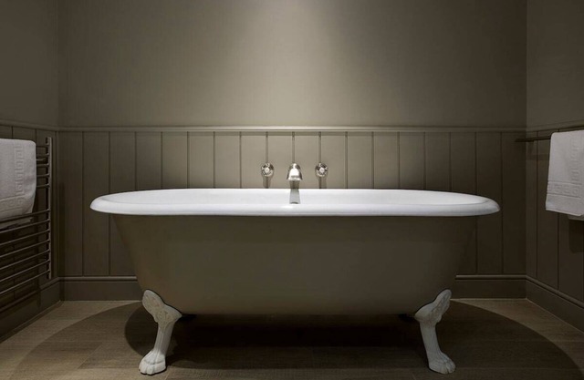 Stylish Southrop Stay | Boutique Countryside Base