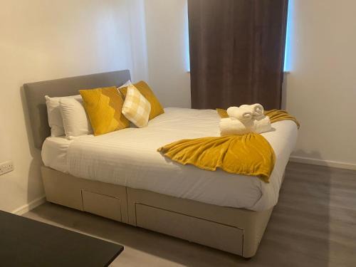 Stylish spacious 2 bed Apt Balcony Nr City Stadium