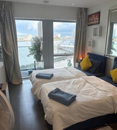 Stylish & Spacious 2BR 2BA, 02 Greenwich