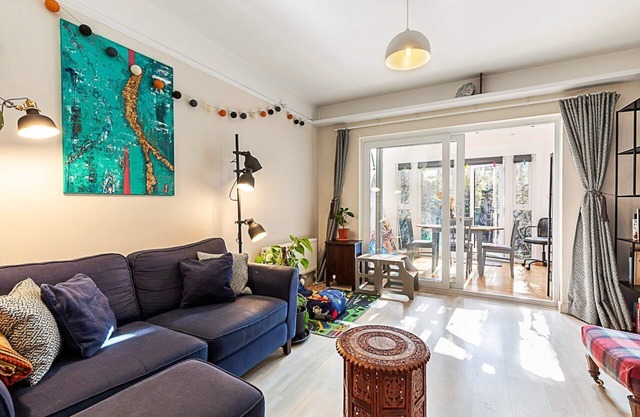 Stylish & Spacious 3-Bed Home in Vibrant Bow