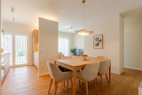 Stylish & Spacious Apartment by HostWise