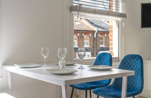 Spacious and Modern 2 Double Bedroom Private Apartment