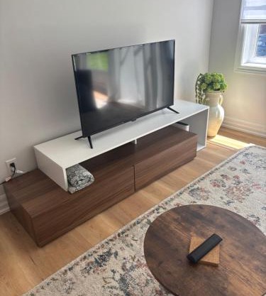 Stylish Stay with King Bed, Mins to Hospital