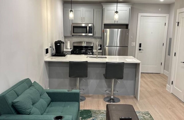 Stylish Studio Apartment - 7 Min Walk NYC Train