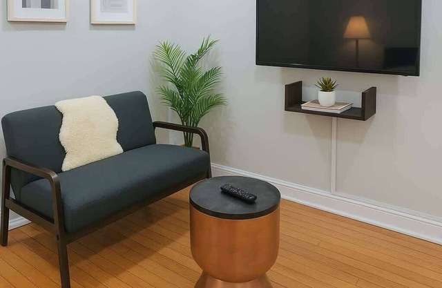 Stylish Studio near Boystown