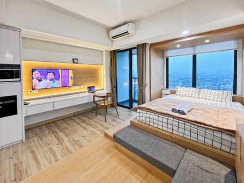 Stylish Studio SouthGate Apt with Pool, Gym, Netflix by 2ndHome