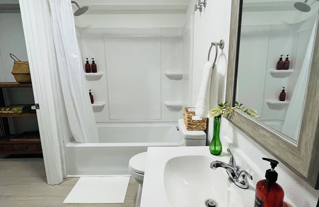 Stylish studio/ 3 min Downtown New Port Richey.