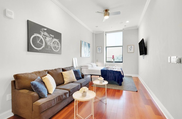 Stylish Studio w/ Rooftop Pool