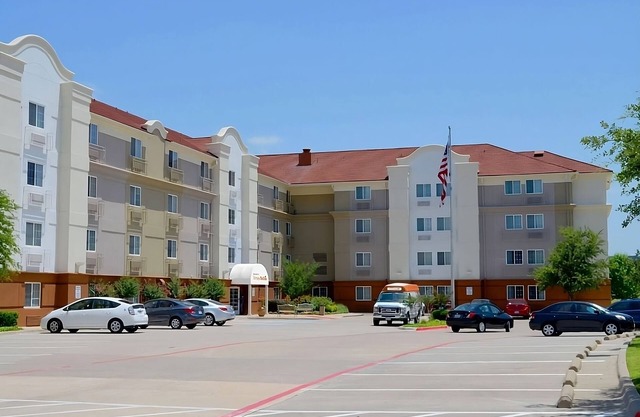 Stylish Suite Near Mustangs of Las Colinas | Free Laundry + BBQ Area