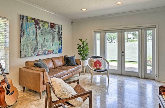 Stylish Tampa Townhouse ~ 5 Mi to Downtown!