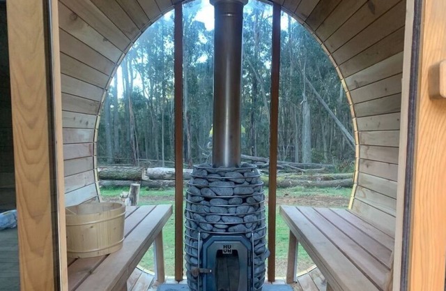 Stylish Tiny Home in Trentham with a Luxurious Sauna!