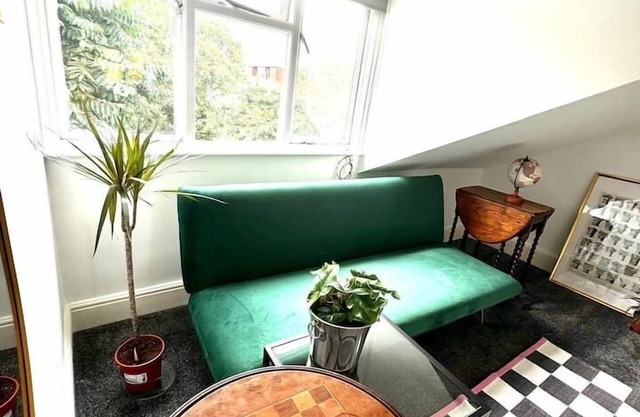 Stylish Top Floor Flat in the Heart of Camden
