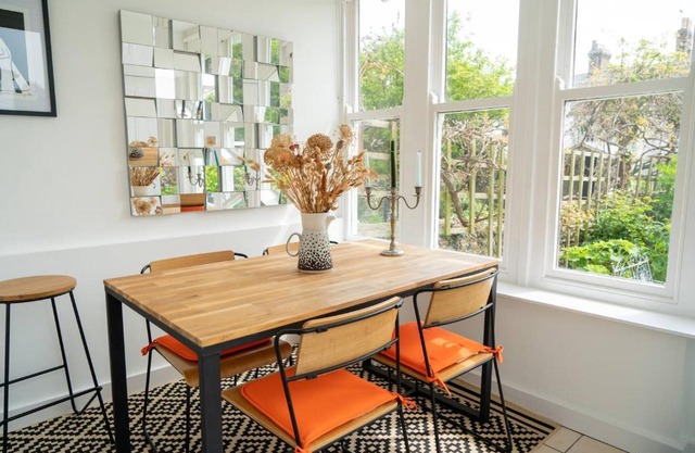 Stylish two bedroom terrace with garden